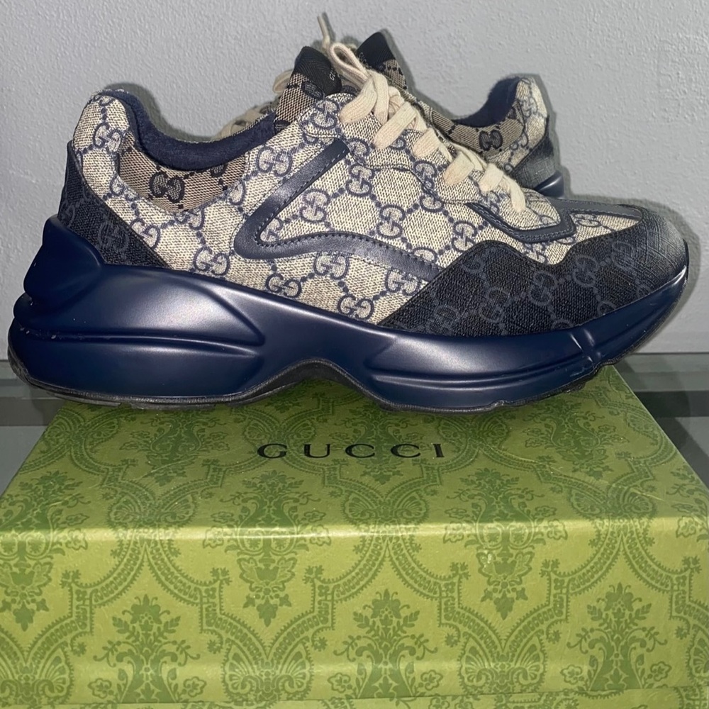 Gucci rhyton shoes with box and all accessories